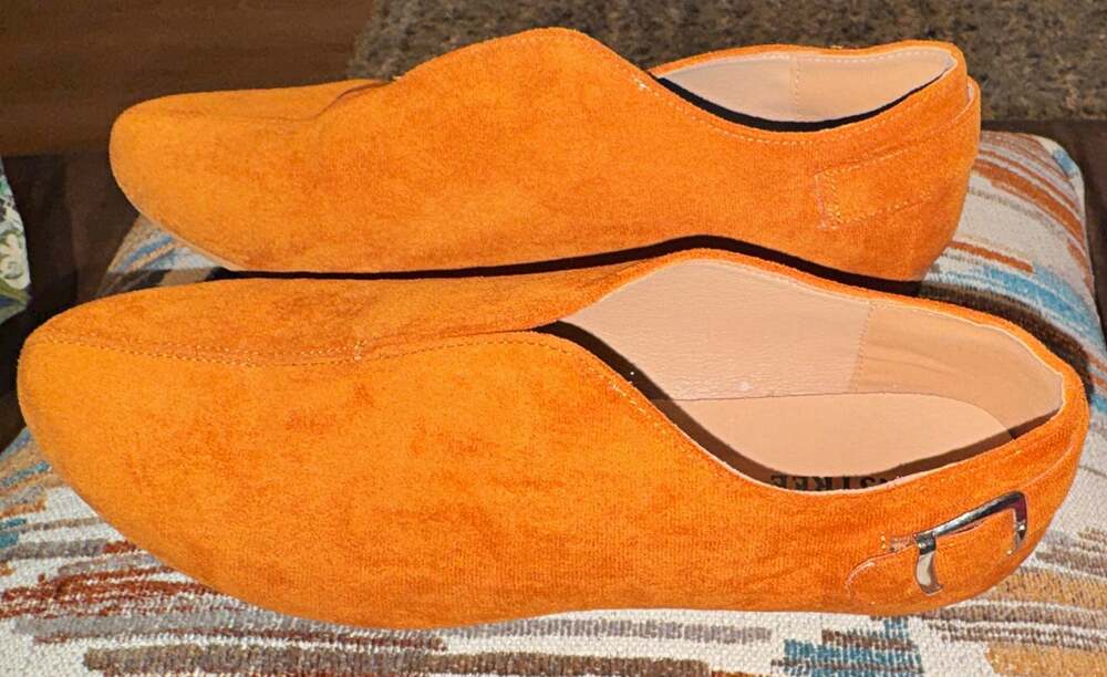 New TINSTREE Women's Size 10 Beige Suede Slip-On Flat Buckle Solid